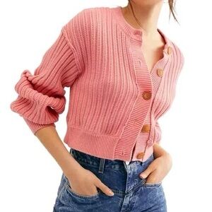 Free People ALL YOURS Cropped Chunky Knit Cardigan Buttons Bubblegum. Size M